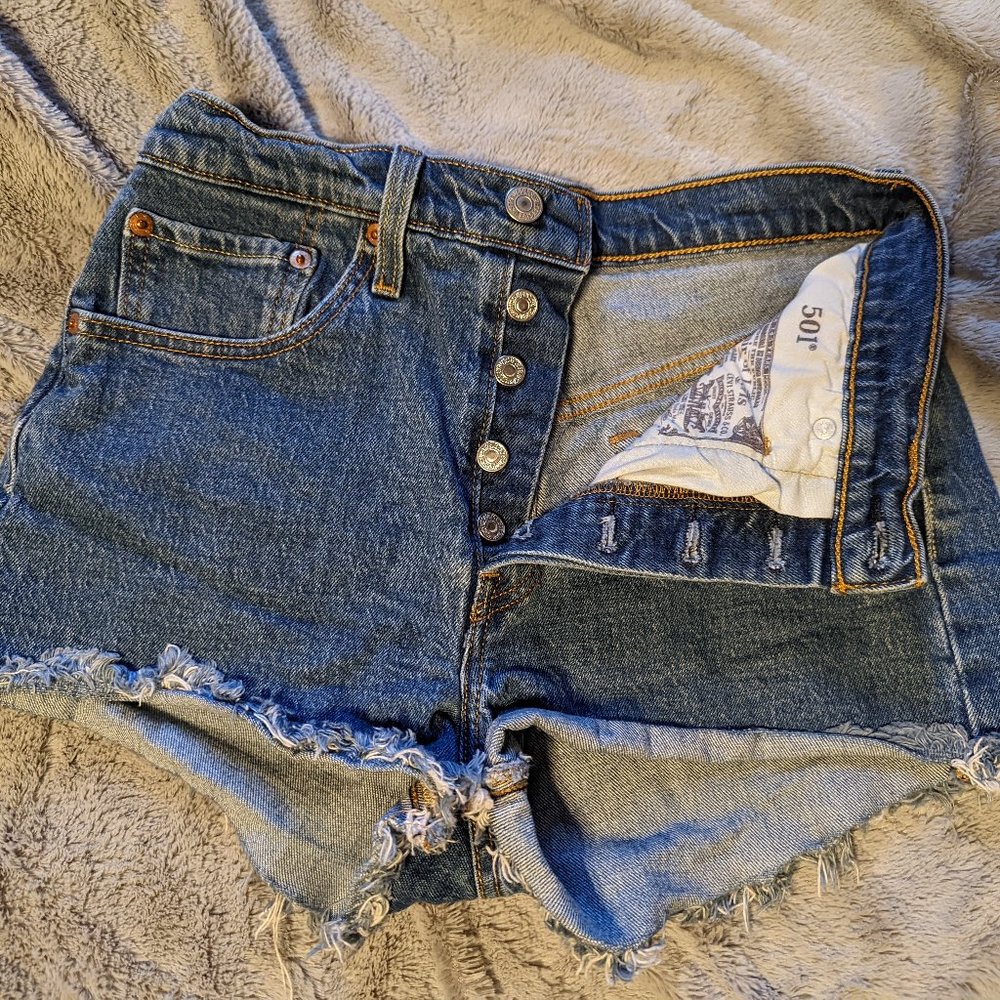 Levi's 501 high waisted button fly cutoff demin shorts size 26